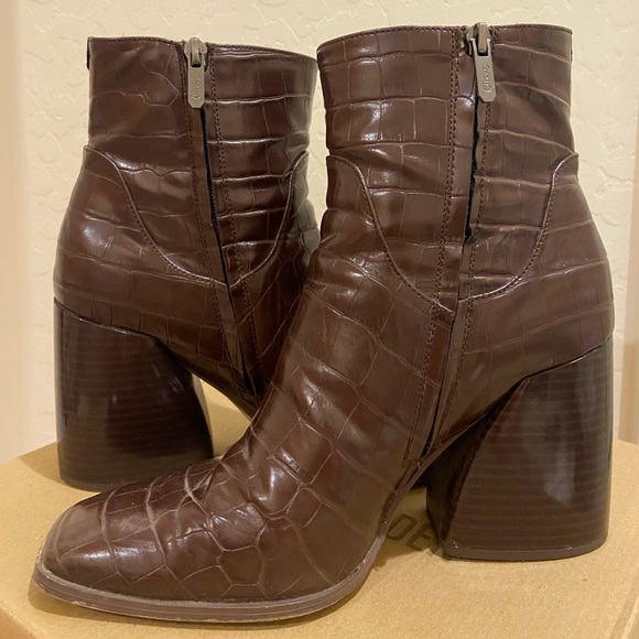 Circus by Sam Edelman Pascha Croco Bootie - Picture 4 of 6